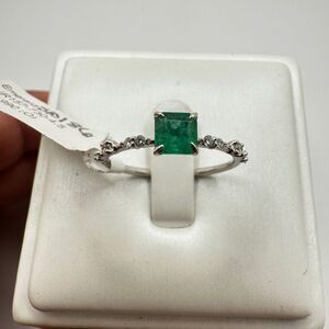 NWT .50ct princess cut Emerald with .13cts diamonds, ring in 14kt white gold!